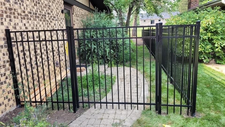 aluminum fence installation crystal lake il aluminum fencing